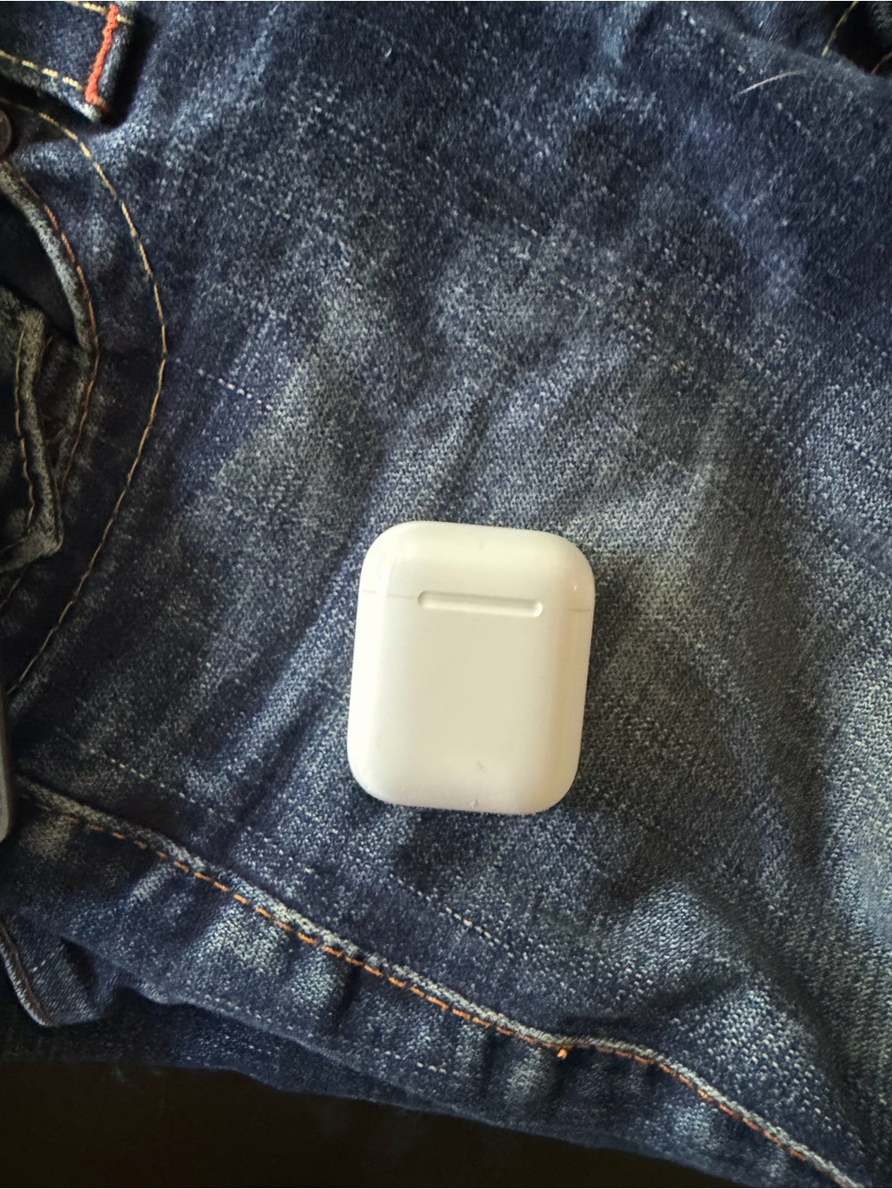 Apple White Wireless Earbuds Charging Case